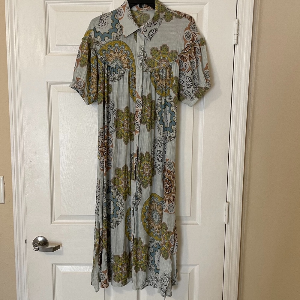Women’s GiGio Medallion Print Shirt Dress Side Slit Snap Front Size Small - Picture 2 of 10